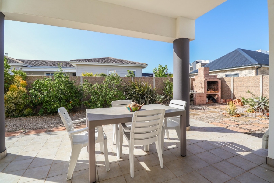4 Bedroom Property for Sale in Reebok Western Cape
